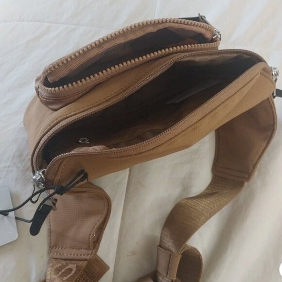 Figs Indestructible Fanny Pack NWT Belt Bag Unisex Medical Accessory Tan Wearfig - Picture 3 of 8